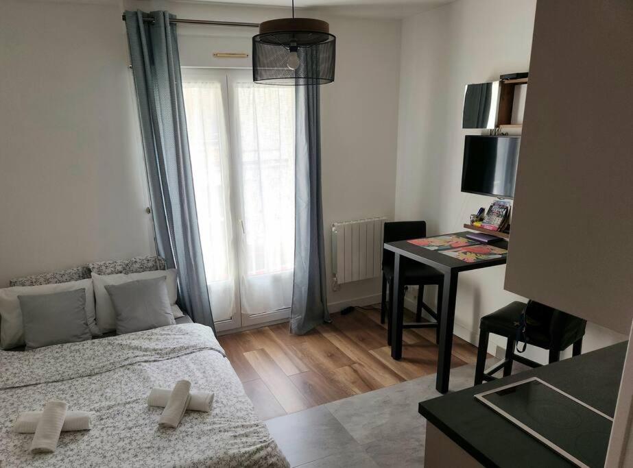 Petit Studio En Plein Centre-Ville De Вандом Экстерьер фото